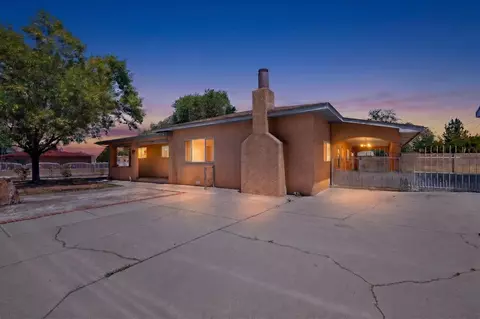 736 Kentucky St SE, Albuquerque, NM 87108