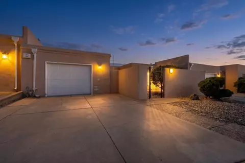 6936 Kiowa Ave NE, Albuquerque, NM 87110