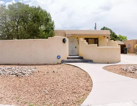 2430 Palomas Dr NE, Albuquerque, NM 87110