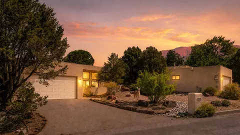 2008 Quail Run Dr NE, Albuquerque, NM 87122