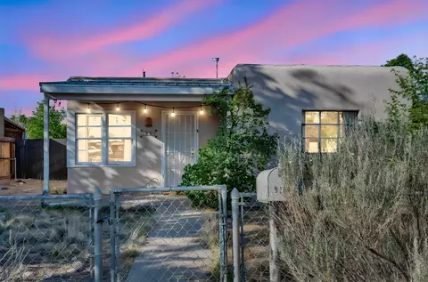 910 Headingly Ave NW, Albuquerque, NM 87107