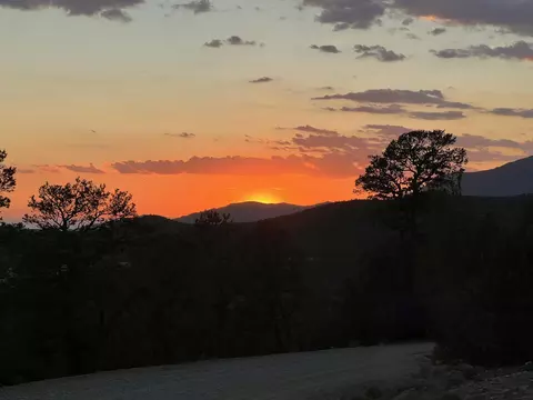 1 Duncan Dr, Tijeras, NM 87059