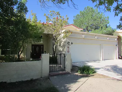 9108 Surrey Rd NE, Albuquerque, NM 87109