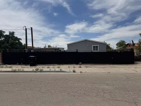3927 3rd St NW, Albuquerque, NM 87107