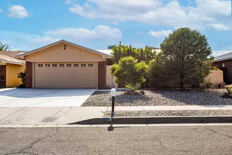 821 Omaha St NE, Albuquerque, NM 87123