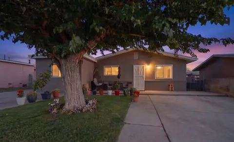 514 57th St NW, Albuquerque, NM 87105