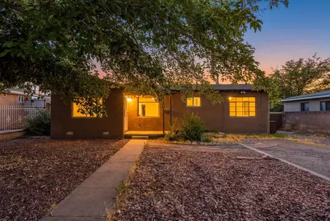 625 E Monroe St SE, Albuquerque, NM 87108