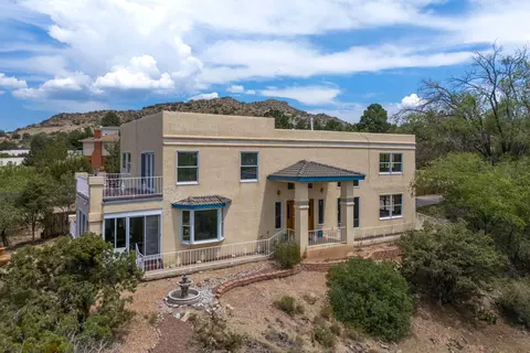 911 Warm Sands Dr SE, Albuquerque, NM 87123