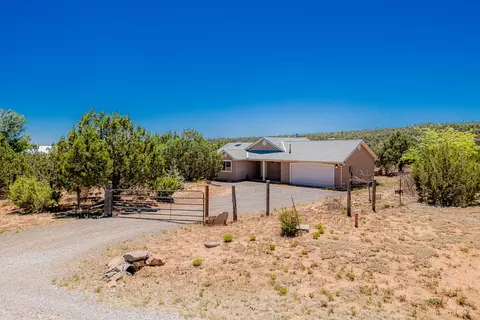 18 Morgan Dr, Edgewood, NM 87015