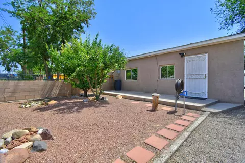 2908 Carlton St NW, Albuquerque, NM 87107