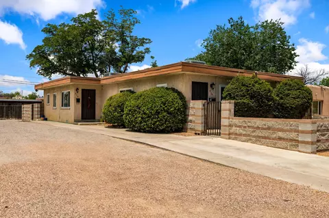 215 Madison St NE, Albuquerque, NM 87108