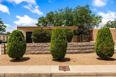 215 Madison St NE, Albuquerque, NM 87108