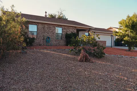 111 Spring Rd NE, Albuquerque, NM 87124
