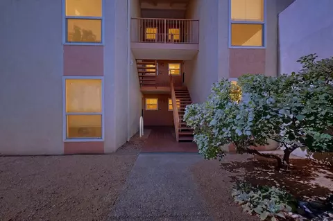 1823 Dartmouth Dr NE #201, Albuquerque, NM 87106