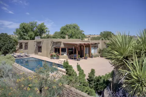 77 Dulce Ct, Corrales, NM 87048