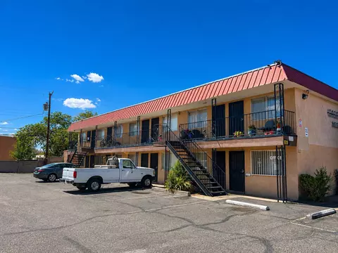 613 Mesilla St SE, Albuquerque, NM 87108