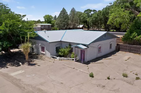 655 Country Ln, Bosque Farms, NM 87068