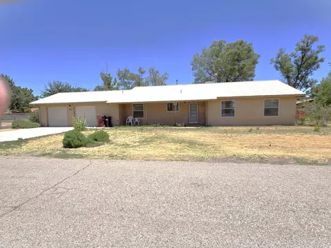 1670 Murray Loop, Bosque Farms, NM 87068