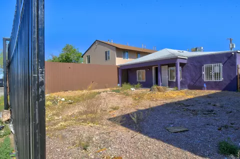 6913 Acoma Rd SE, Albuquerque, NM 87108