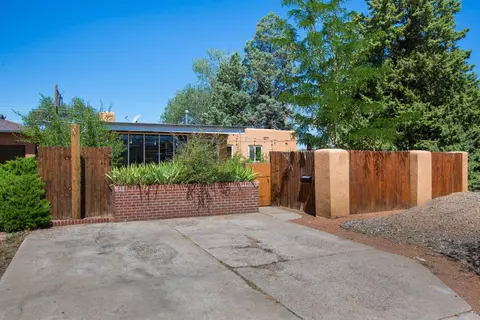 609 Valencia Dr SE, Albuquerque, NM 87108