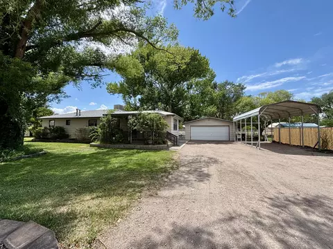 3030 Tamarack Cir, Bosque Farms, NM 87068