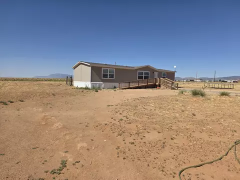 147 Manzano View Rd, Los Lunas, NM 87031