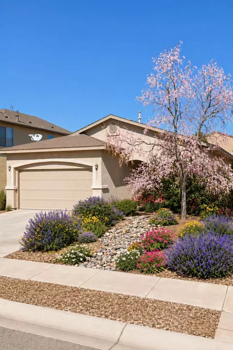 6227 Nueva Espana Rd NW, Albuquerque, NM 87114