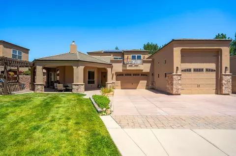 323 Nuevo Hacienda Ln NW, Los Ranchos, NM 87107