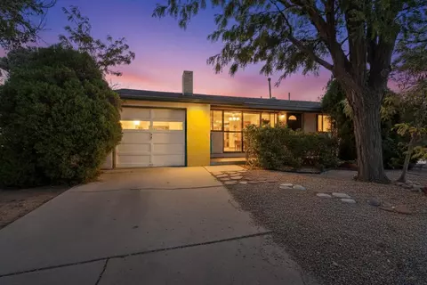 2932 Palomas Dr NE, Albuquerque, NM 87110