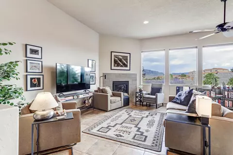 312 Pinnacle Dr SE, Rio Rancho, NM 87124