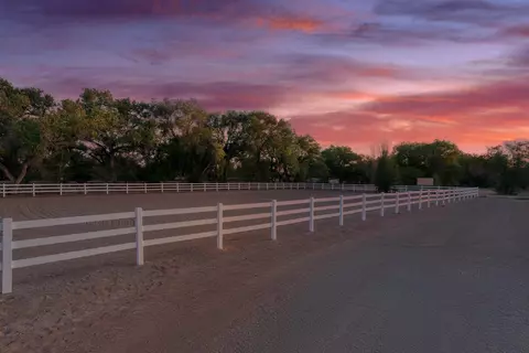 8531 Rio Grande Blvd NW, Los Ranchos, NM 87114