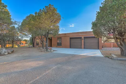 1131 Marigold Dr NE, Albuquerque, NM 87122