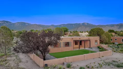 1131 Marigold Dr NE, Albuquerque, NM 87122