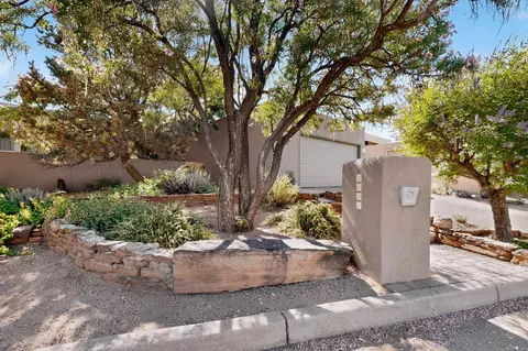 2021 Quail Run Dr NE, Albuquerque, NM 87122