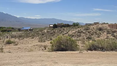 916 Saratoga Dr NE, Rio Rancho, NM 87144