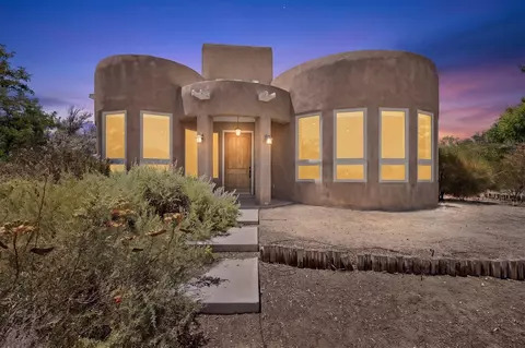 493 Angel Rd NE, Corrales, NM 87048