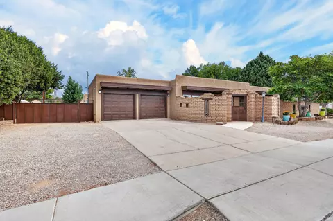 5817 Western Trl NW, Albuquerque, NM 87120