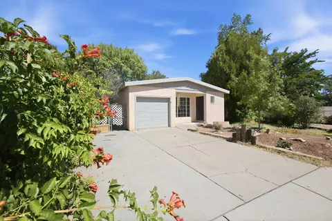 251 Luna Ave NE, Los Lunas, NM 87031