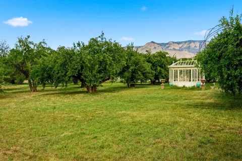21 E Alary Ln, Corrales, NM 87048