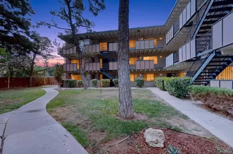 1100 Alvarado Dr SE #202, Albuquerque, NM 87108