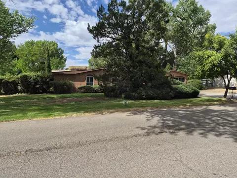 1020 Stuart Rd NW, Albuquerque, NM 87114