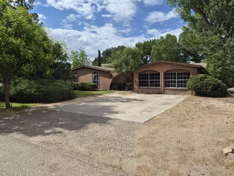 1020 Stuart Rd NW, Albuquerque, NM 87114