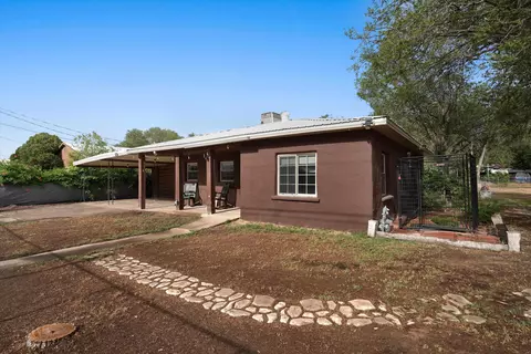 424 S Third St, Belen, NM 87002