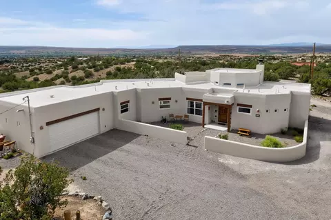 29 Ridge Rd, Placitas, NM 87043