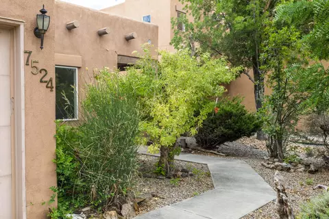 7524 Cricket Hill Dr NE, Albuquerque, NM 87113