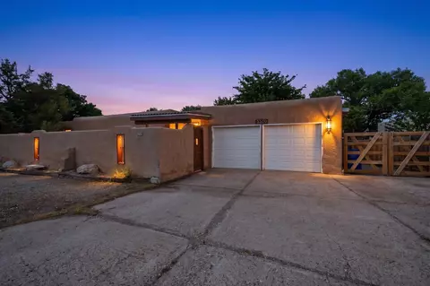 3300 La Mancha Dr NW, Albuquerque, NM 87104