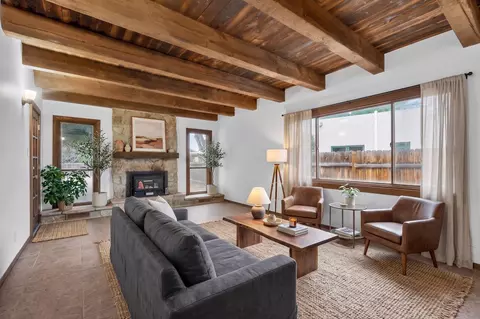 3300 La Mancha Dr NW, Albuquerque, NM 87104