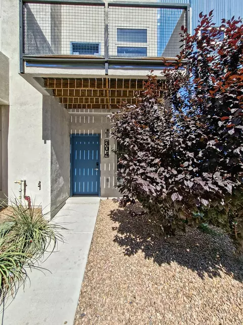 304 Titanium St SW, Albuquerque, NM 87102