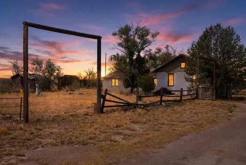 202 6th St, Willard, NM 87063