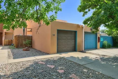 525 Berry Rd NW, Albuquerque, NM 87107
